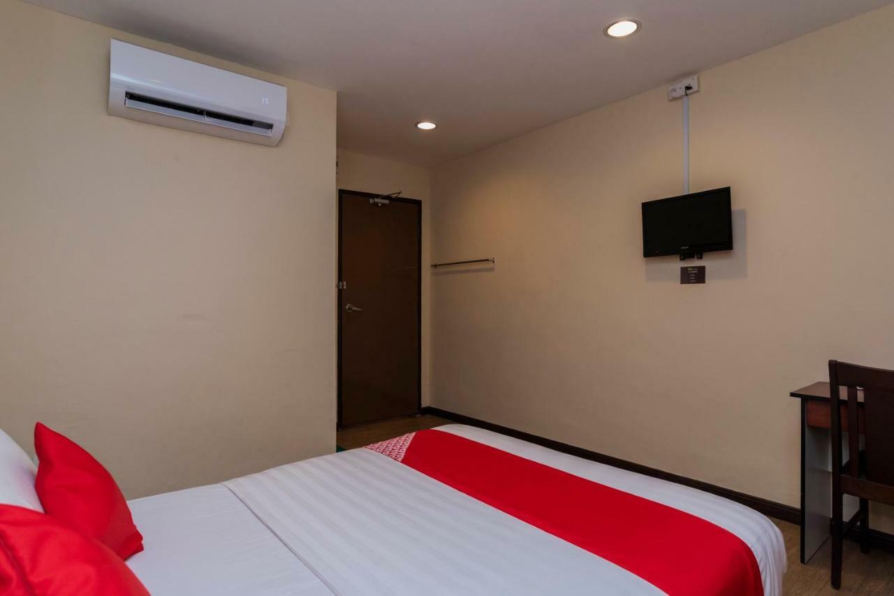 Oyo 44026 98 Hotel Johor Bahru Esterno foto